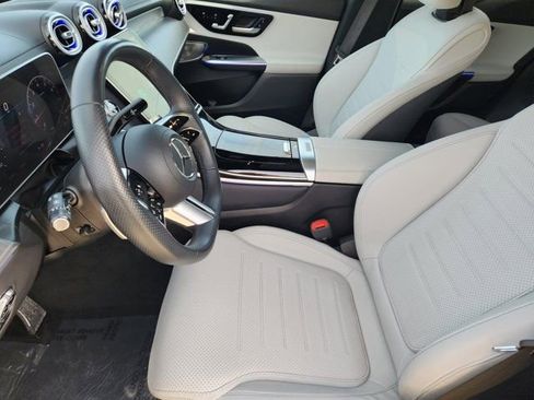 Used 2025 Mercedes-Benz GLC 300 4MATIC image 12