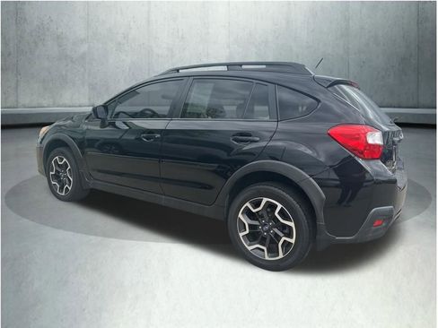 Used 2017 Subaru Crosstrek 2.0i Premium AWD/4WD image 3
