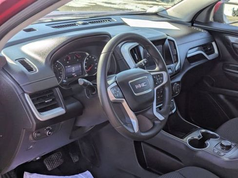 Used 2024 GMC Terrain SLE w/ Driver Convenience Package image 14