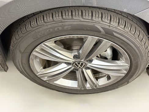 Used 2024 Volkswagen Jetta SE FWD image 11