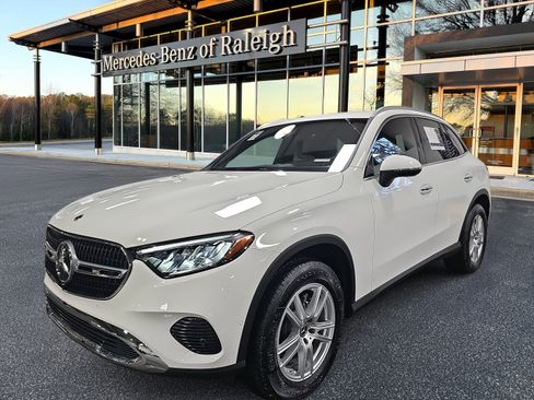 Certified 2025 Mercedes-Benz GLC 300 4MATIC image 1