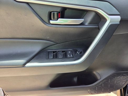 Used 2025 Toyota RAV4 XLE FWD image 14