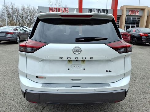 Certified 2025 Nissan Rogue SL w/ SL Premium Package FWD image 17