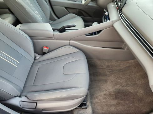 Certified 2025 Hyundai Elantra Sport image 13