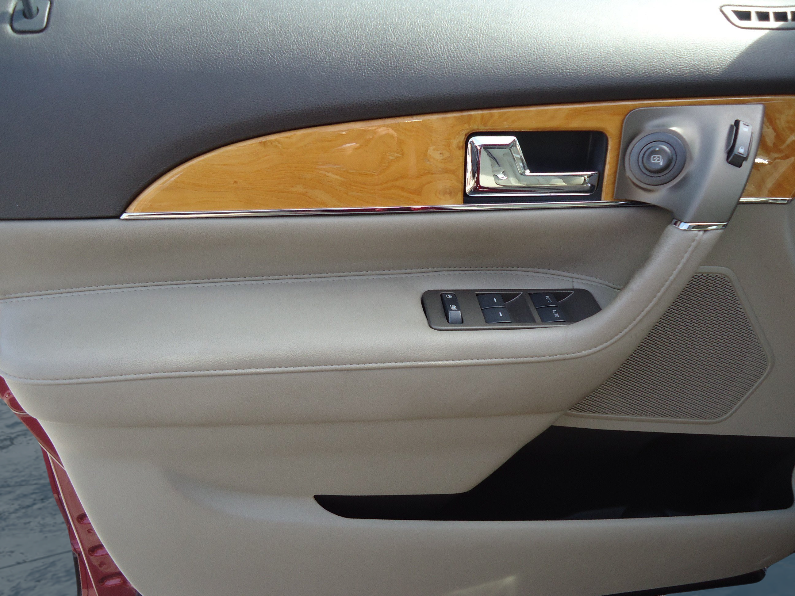 Used 2015 Lincoln MKX AWD w/ Equipment Group 102A image 22