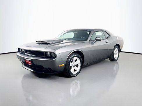 Used 2011 Dodge Challenger SE image 1