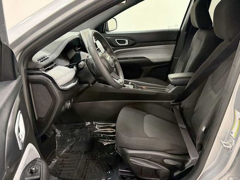 Used 2025 Jeep Compass Sport AWD/4WD image 13