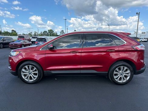 Used 2019 Ford Edge Titanium w/ Cold Weather Package FWD image 4