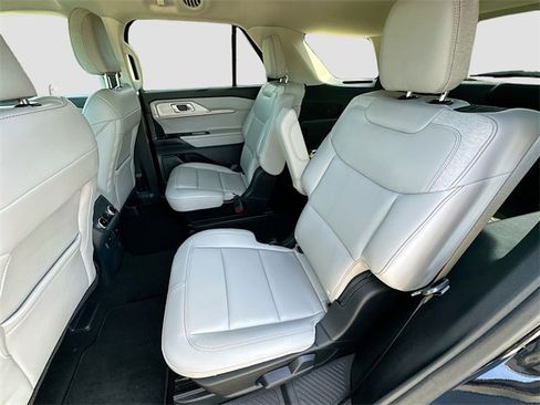 Used 2025 Ford Explorer Active w/ Active Comfort Package image 23