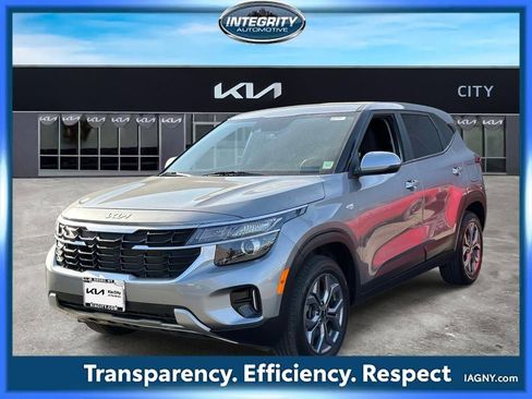 Used 2024 Kia Seltos LX AWD/4WD image 6
