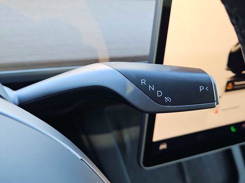 Used 2023 Tesla Model 3 Standard Range image 30