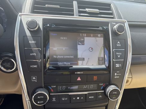 Used 2017 Toyota Camry XLE w/ Moonroof Package image 28