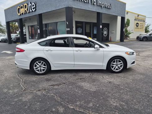 Used 2016 Ford Fusion SE FWD image 4