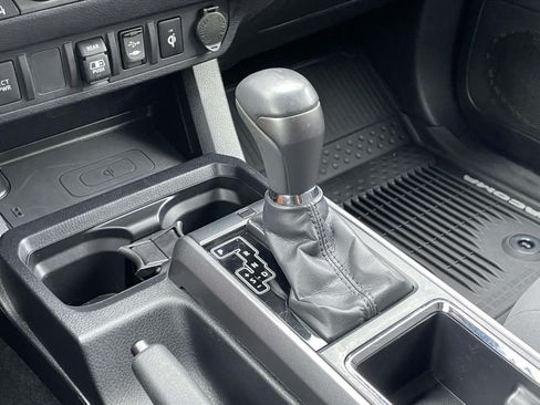 Used 2019 Toyota Tacoma TRD Sport AWD/4WD image 30