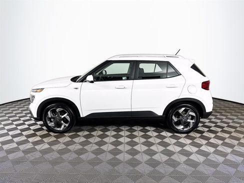 Certified 2025 Hyundai Venue SEL image 8