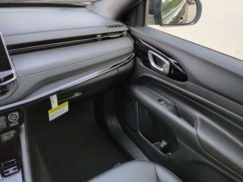 New 2026 Jeep Compass Latitude image 16