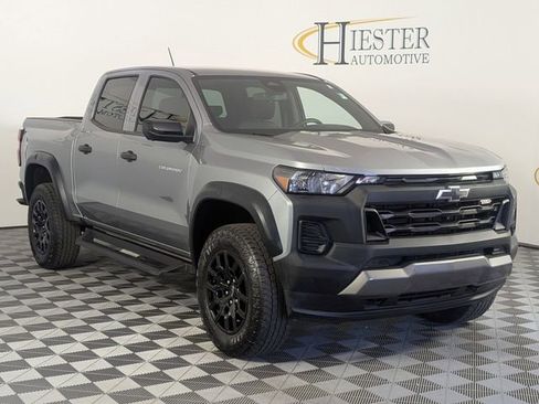 Used 2024 Chevrolet Colorado Trail Boss w/ Technology Package AWD/4WD image 2
