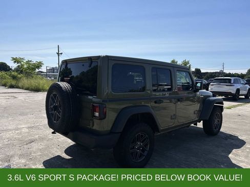 Used 2025 Jeep Wrangler Unlimited Sport AWD/4WD image 5