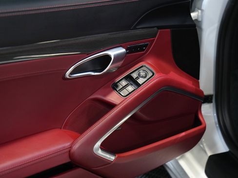 Used 2018 Porsche 911 Turbo S image 23