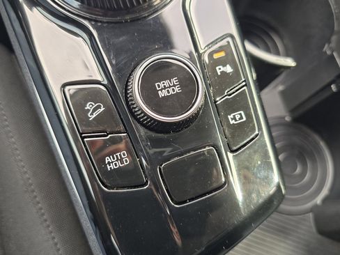 Used 2025 Kia Sportage LX FWD image 7