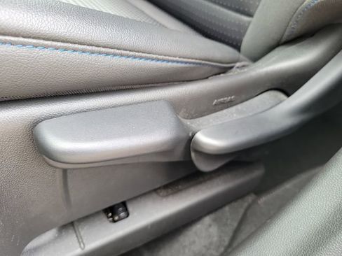 Certified 2025 Chevrolet Trax LT w/ LT Convenience Package FWD image 18