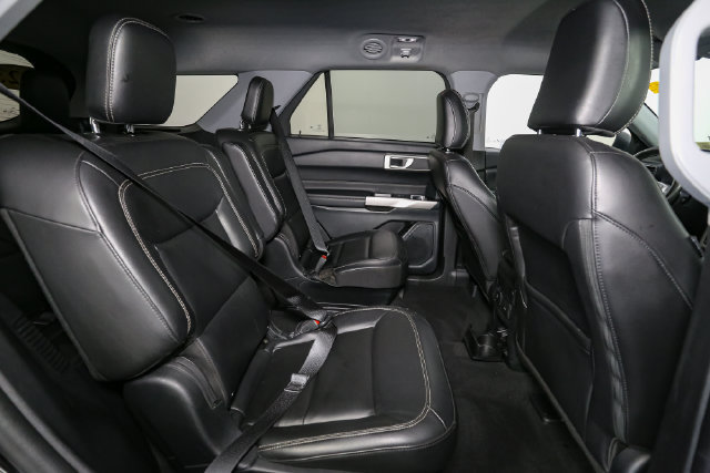 Used 2023 Ford Explorer XLT w/ Equipment Group 202A AWD/4WD image 19