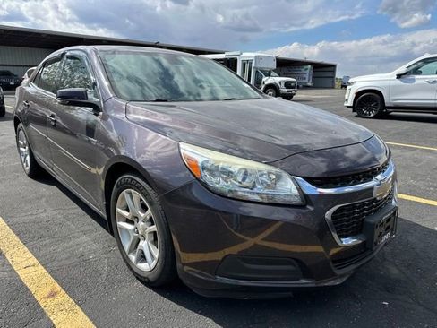 Used 2015 Chevrolet Malibu LT FWD image 2