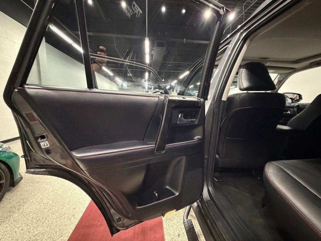 Used 2018 Toyota 4Runner TRD Off-Road Premium AWD/4WD image 28