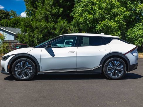 Used 2024 Kia EV6 Light AWD/4WD image 10
