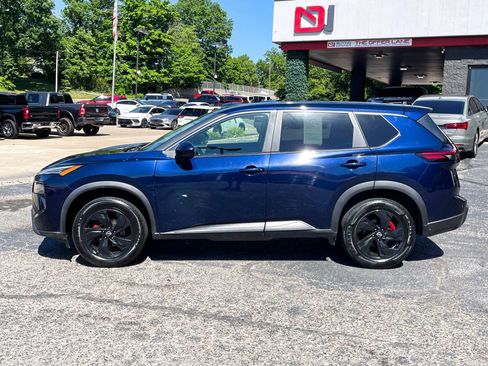 Used 2024 Nissan Rogue SV FWD image 3