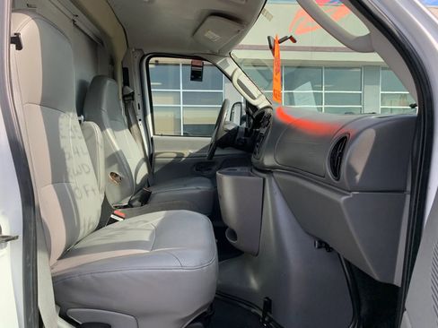 Used 2006 Ford E-350 and Econoline 350 Super Duty RWD image 21