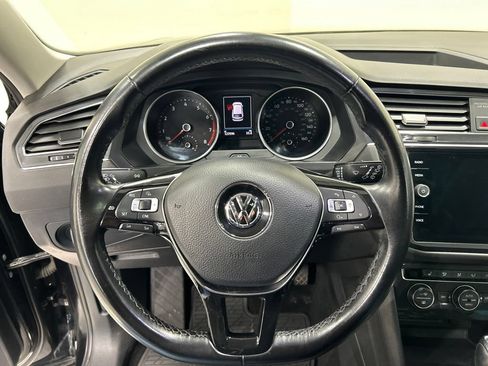Used 2018 Volkswagen Tiguan SE w/ Panoramic Sunroof Package AWD/4WD image 15