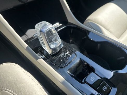 Certified 2023 Volvo XC40 B5 Plus w/ Driver Assist Package AWD/4WD image 19