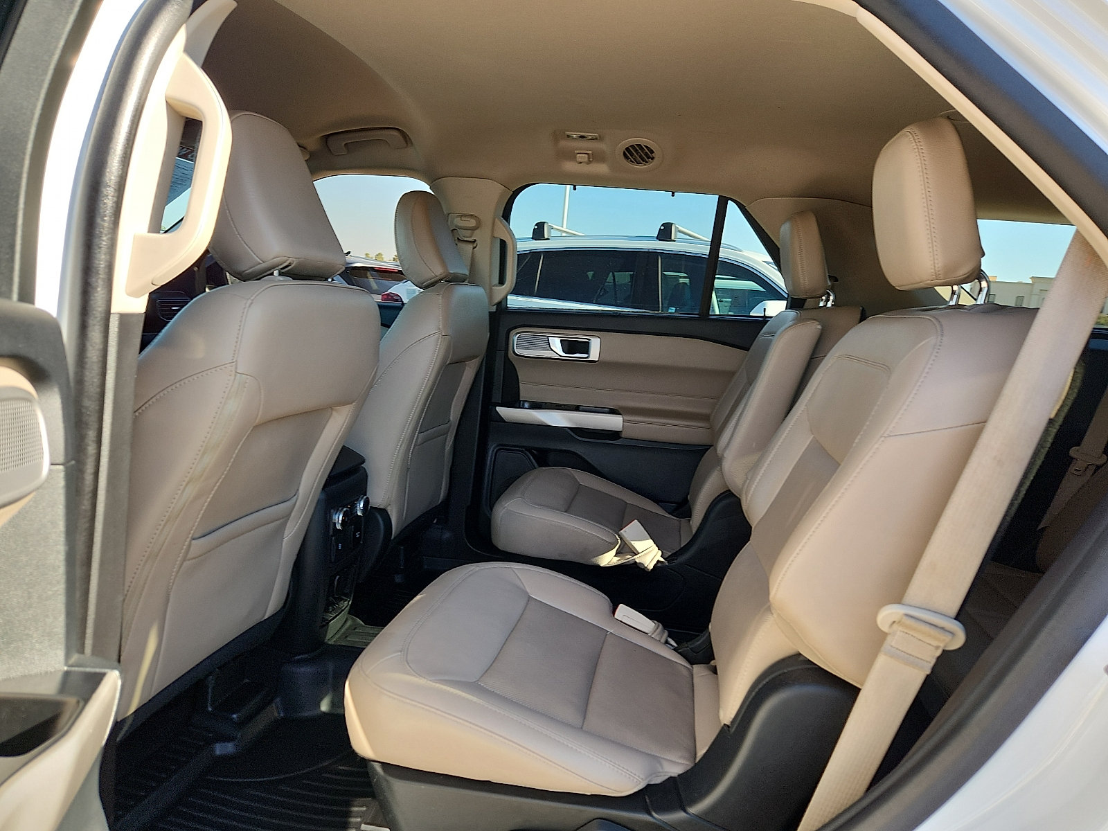 Used 2023 Ford Explorer Limited w/ Equipment Group 301A RWD image 11