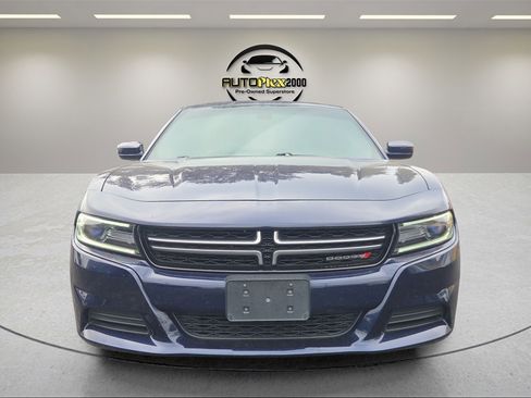 Used 2016 Dodge Charger SE image 2