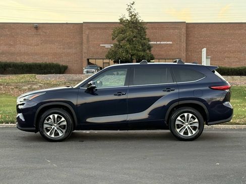 Used 2021 Toyota Highlander XLE FWD image 6