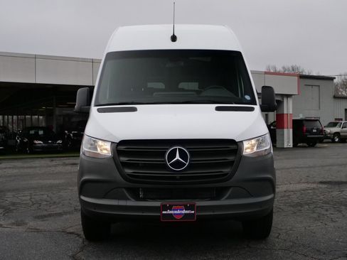 Used 2024 Mercedes-Benz Sprinter 2500 image 5