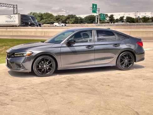 Used 2022 Honda Civic Sport image 4