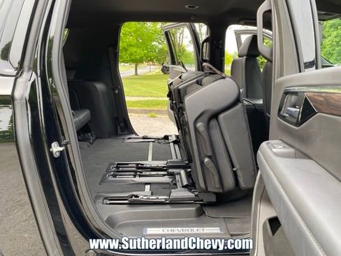 Used 2025 Chevrolet Suburban Z71 AWD/4WD image 43