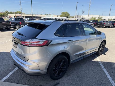 Used 2022 Ford Edge SE w/ Black Appearance Package AWD/4WD image 4