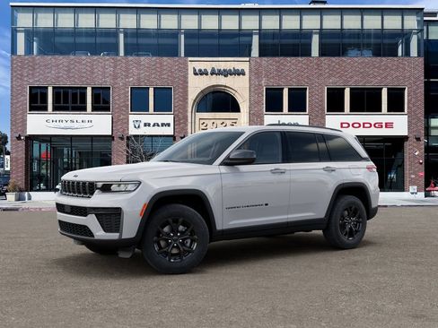 New 2026 Jeep Grand Cherokee Altitude AWD/4WD image 2