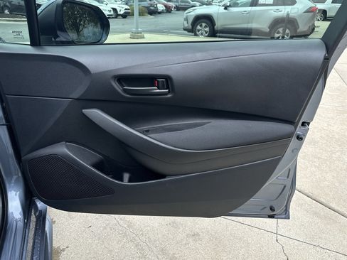 Used 2025 Toyota Corolla LE image 27