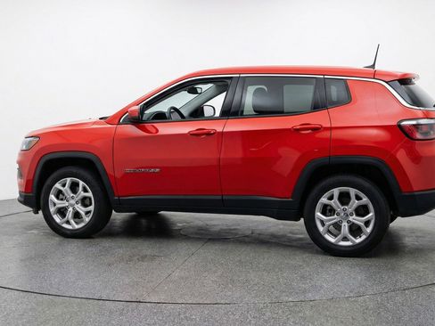Used 2025 Jeep Compass Latitude image 5
