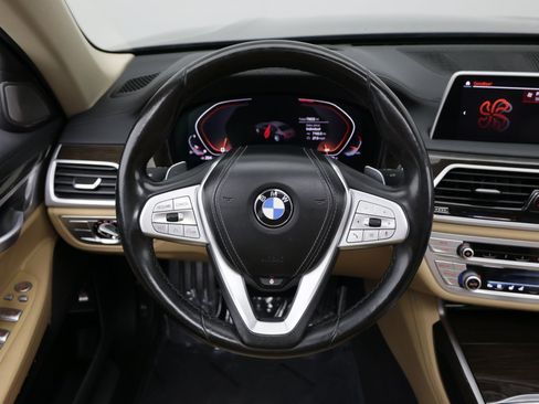 Used 2022 BMW 740i w/ Premium Package RWD image 32