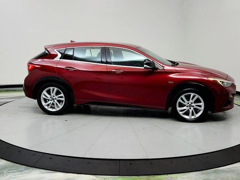 Used 2018 INFINITI QX30 w/ Cargo Package image 4