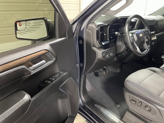 Used 2024 Chevrolet Silverado 1500 LT AWD/4WD image 10