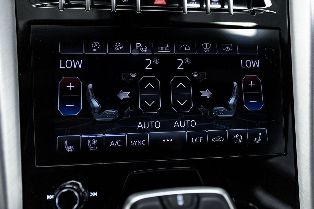 Used 2021 Lamborghini Urus AWD/4WD image 46