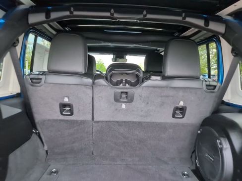 Used 2024 Jeep Wrangler Unlimited Rubicon AWD/4WD image 9