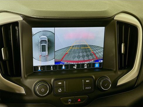 Used 2024 GMC Terrain SLT w/ Infotainment Package II image 8