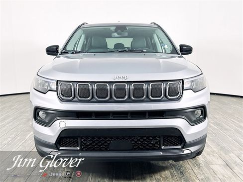 Used 2022 Jeep Compass Latitude image 2